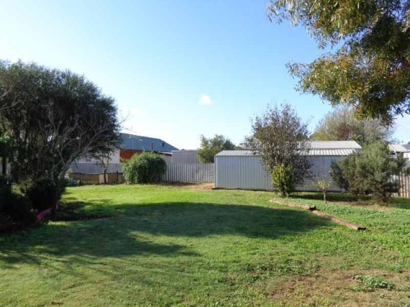 4 Stephens Ave, Strathalbyn SA 5255
