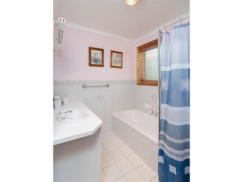 28 Victoria  Rd, Mount Barker SA 5251