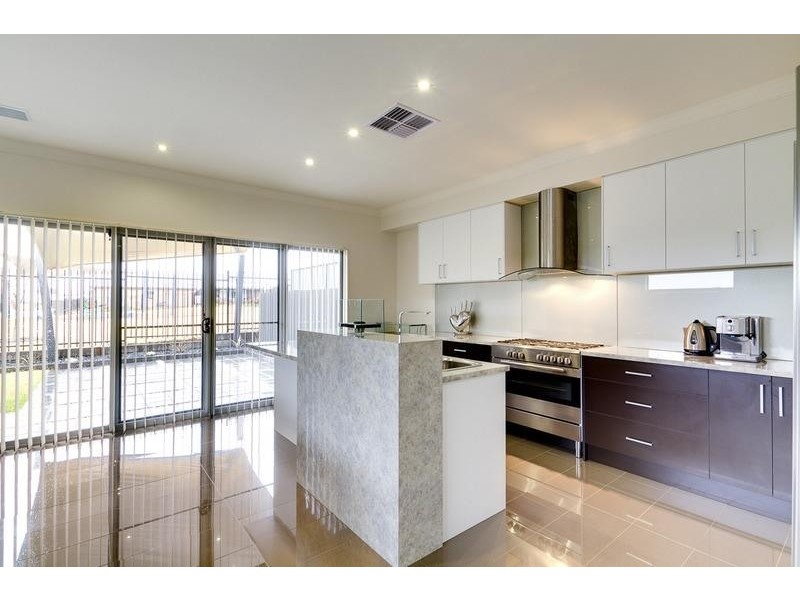 18 Carlson St, Mount Barker SA 5251