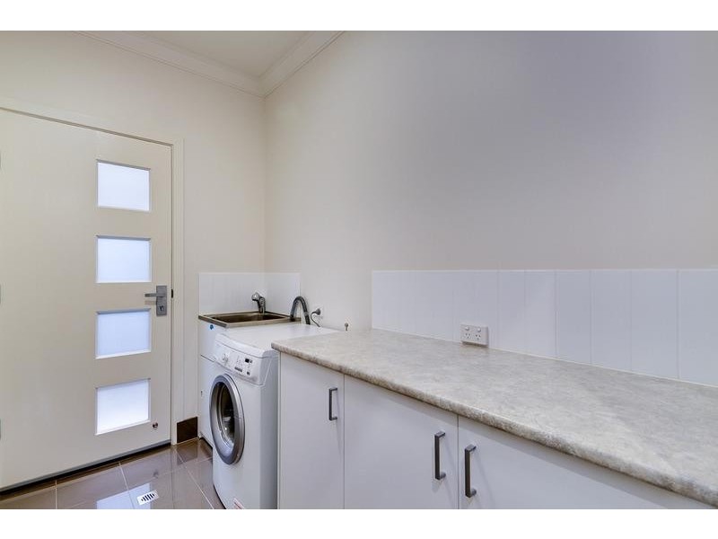 18 Carlson St, Mount Barker SA 5251
