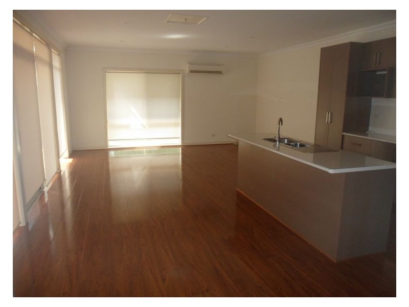 12 Macmillan Avenue, Mawson Lakes SA 5095