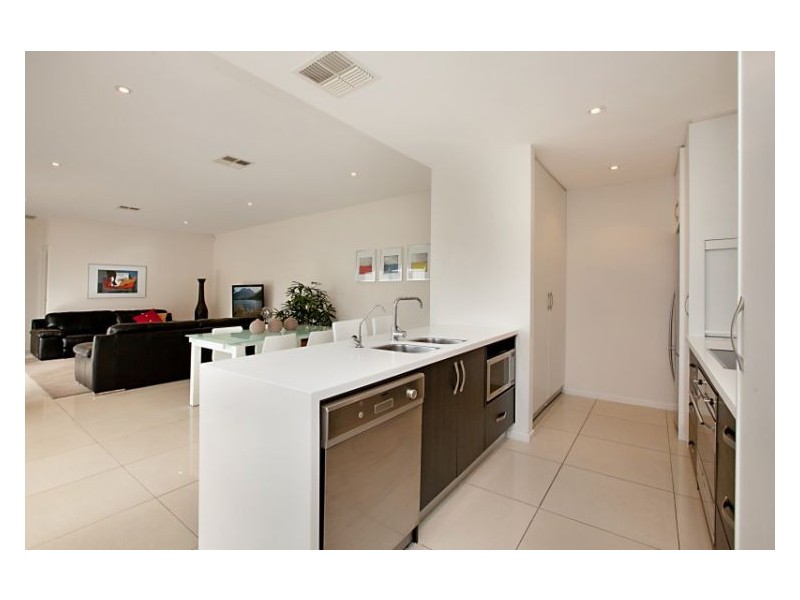 12 Yarle Street, Mawson Lakes SA 5095