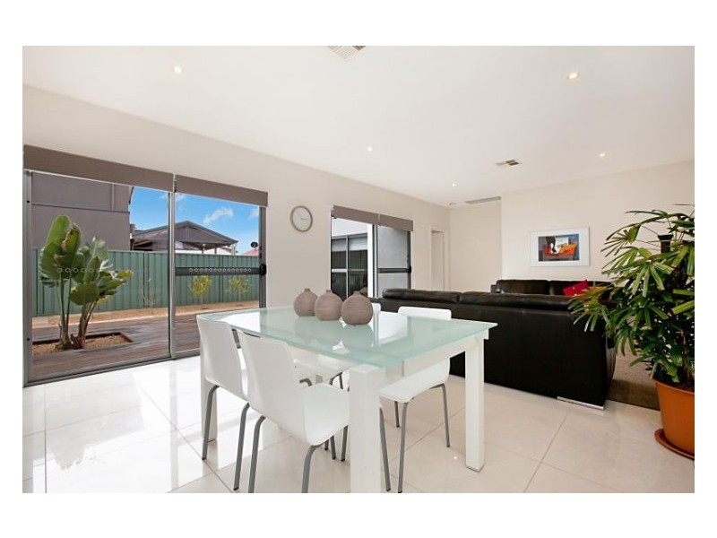 12 Yarle Street, Mawson Lakes SA 5095