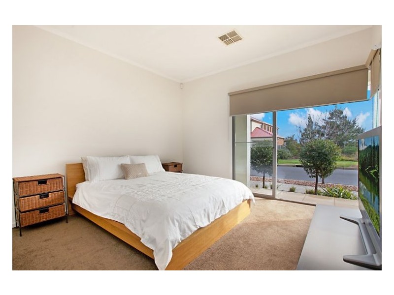 12 Yarle Street, Mawson Lakes SA 5095