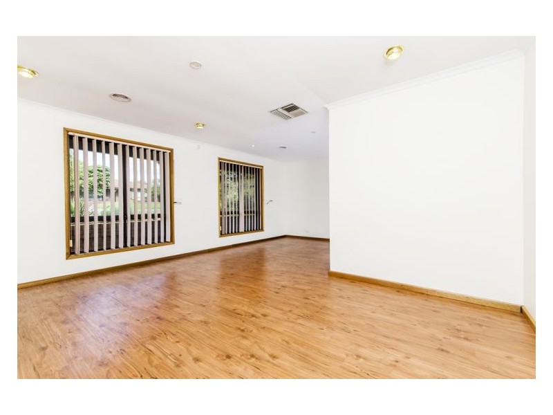 9 Henryk Drive, Hillbank SA 5112