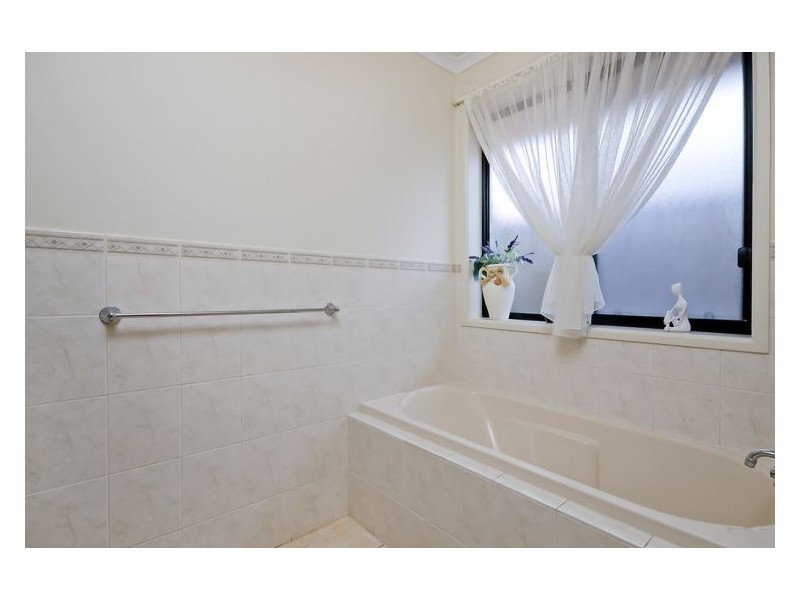 8 Airdrie Avenue, Parafield Gardens SA 5107