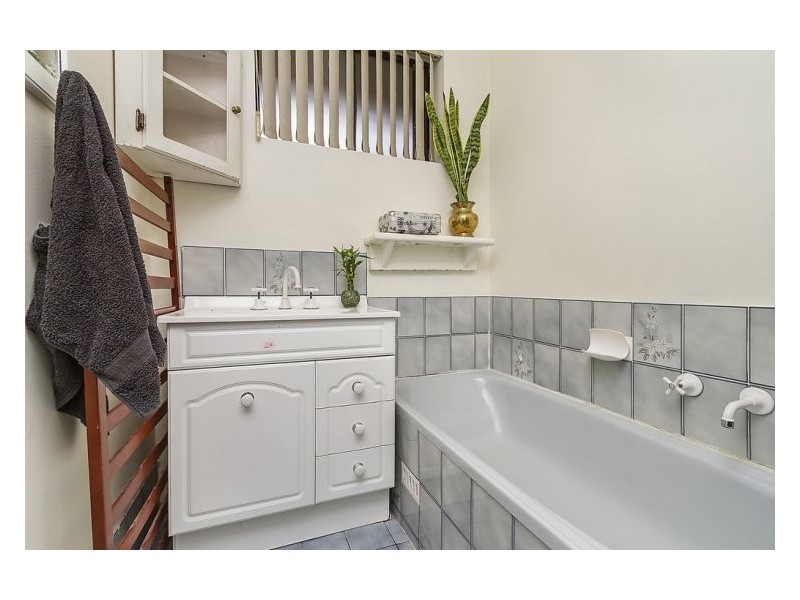 25 Bond Avenue, Burton SA 5110