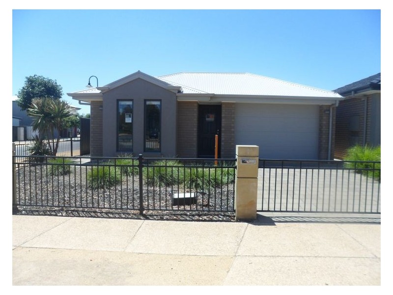 1 jindabyne street, Andrews Farm SA 5114