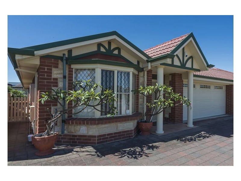 5 Nambucca Avenue, West Lakes Shore SA 5020