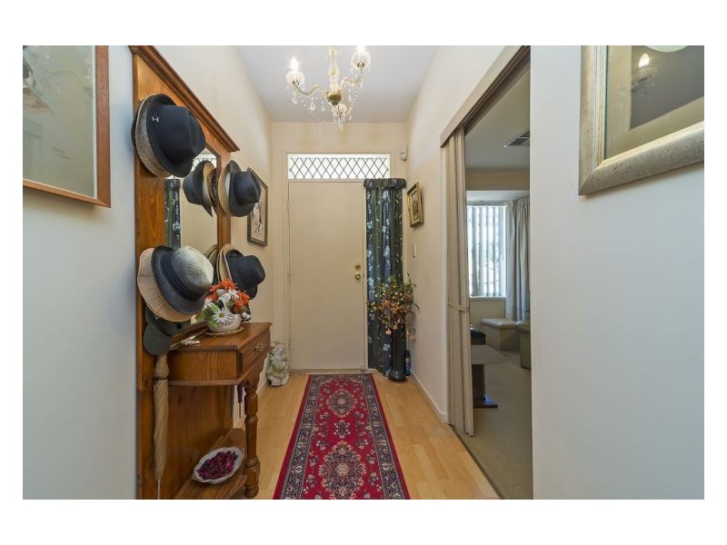 5 Nambucca Avenue, West Lakes Shore SA 5020