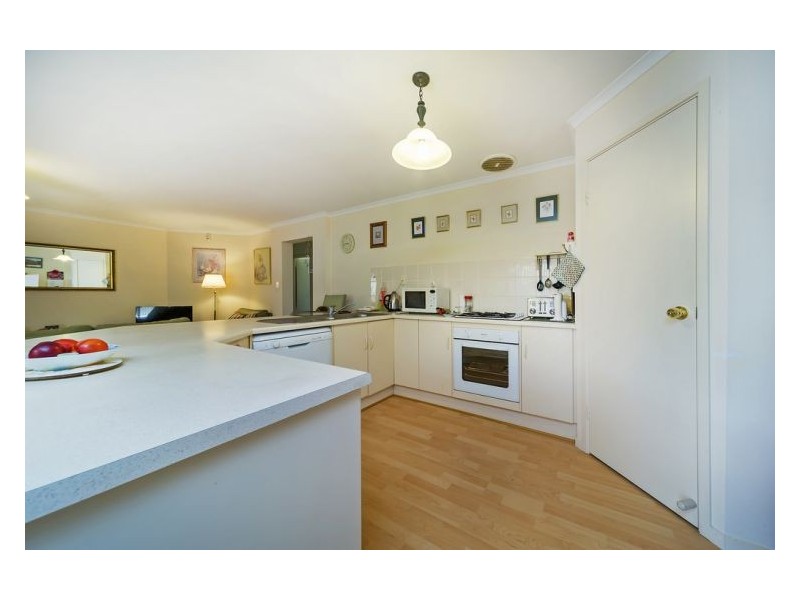 5 Nambucca Avenue, West Lakes Shore SA 5020