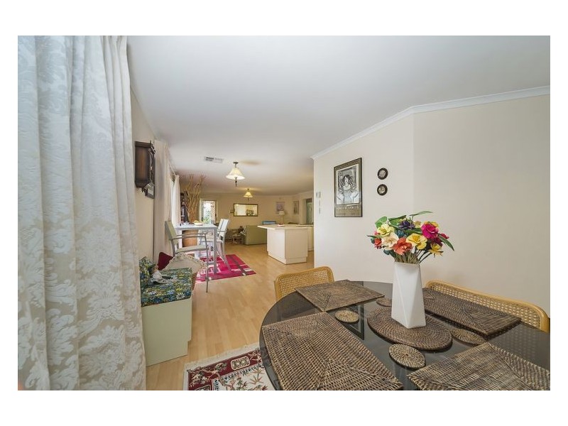 5 Nambucca Avenue, West Lakes Shore SA 5020