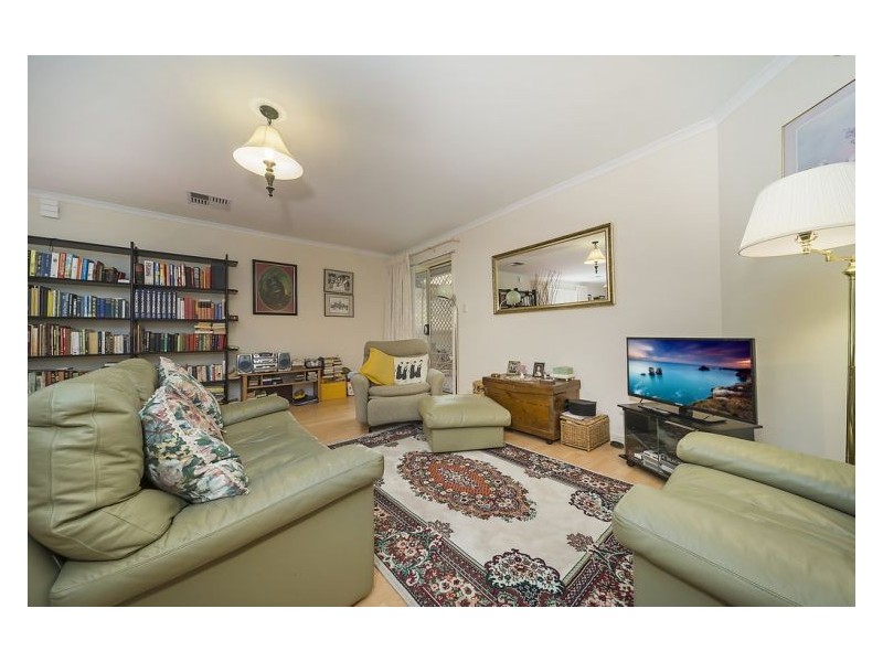 5 Nambucca Avenue, West Lakes Shore SA 5020