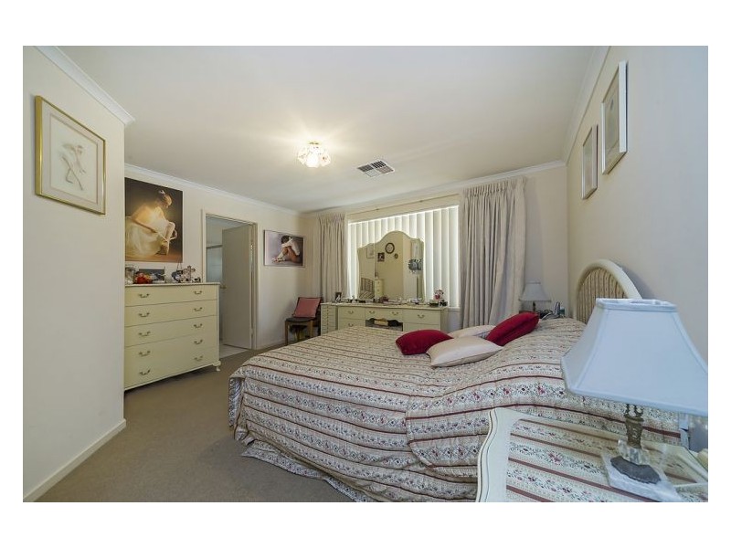 5 Nambucca Avenue, West Lakes Shore SA 5020