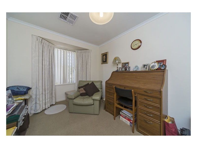 5 Nambucca Avenue, West Lakes Shore SA 5020