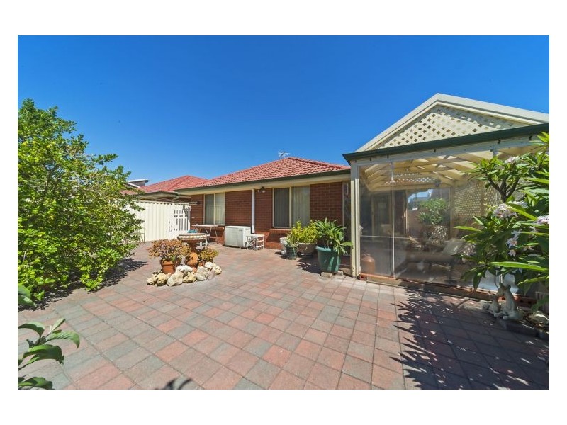 5 Nambucca Avenue, West Lakes Shore SA 5020