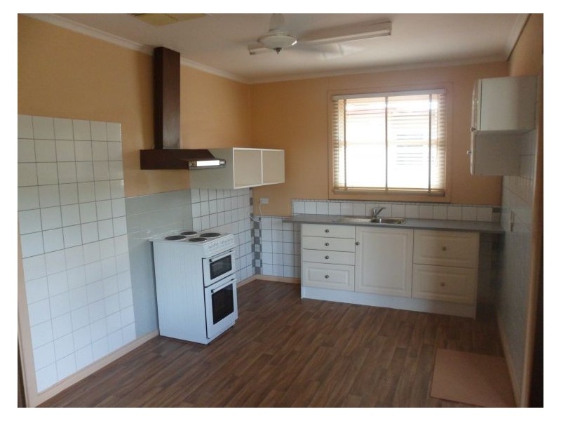 8 Lindsay Street, Elizabeth Downs SA 5113