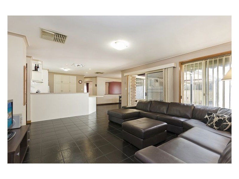 4 Claxton Way, Burton SA 5110