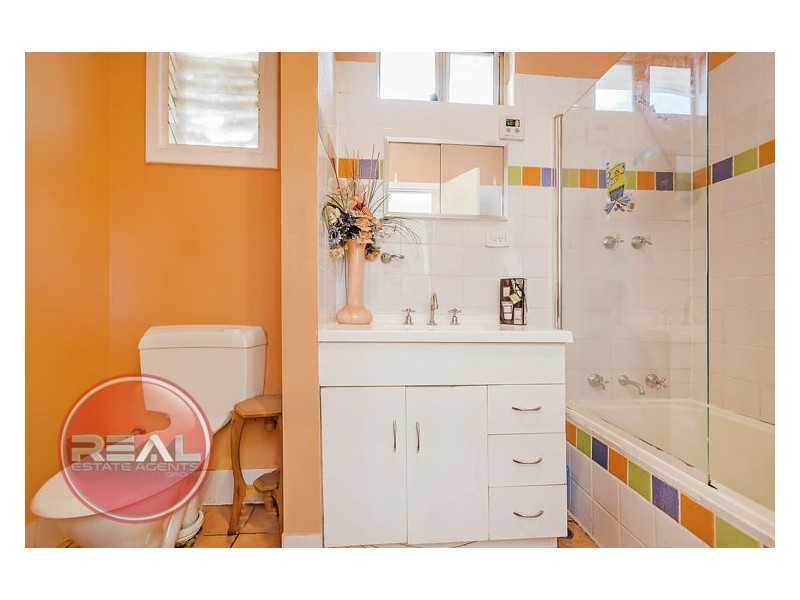18 Barton Road, Elizabeth Downs SA 5113