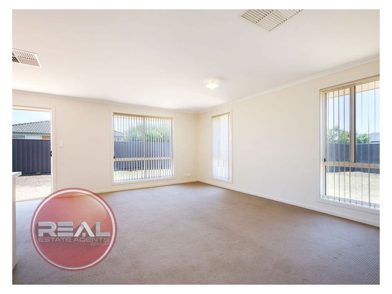 174 President Avenue, Andrews Farm SA 5114