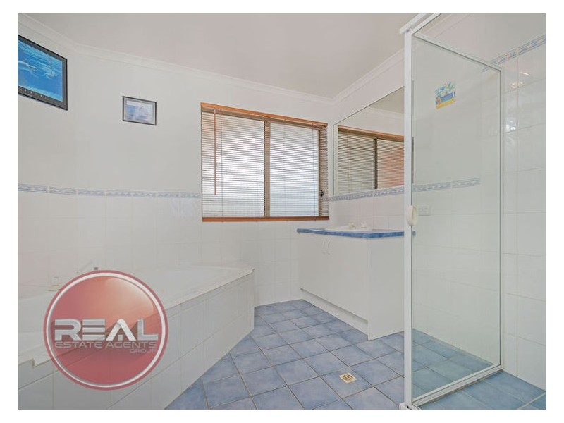 25 Rochester Drive, Salisbury Heights SA 5109