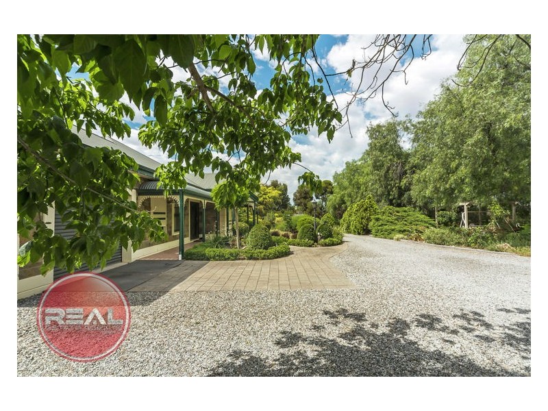 8 Pederick Court, Lewiston SA 5501