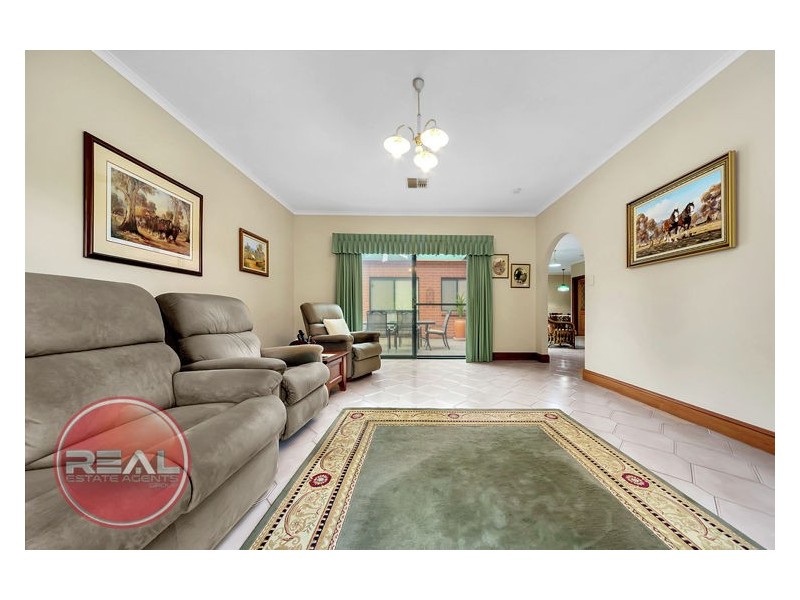 8 Pederick Court, Lewiston SA 5501