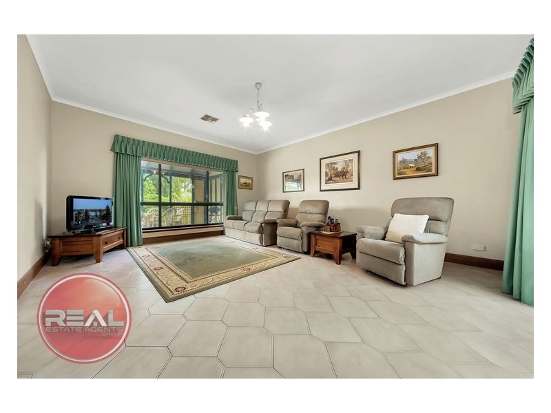 8 Pederick Court, Lewiston SA 5501