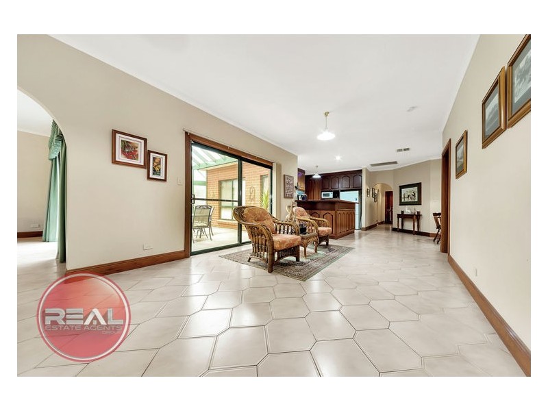 8 Pederick Court, Lewiston SA 5501