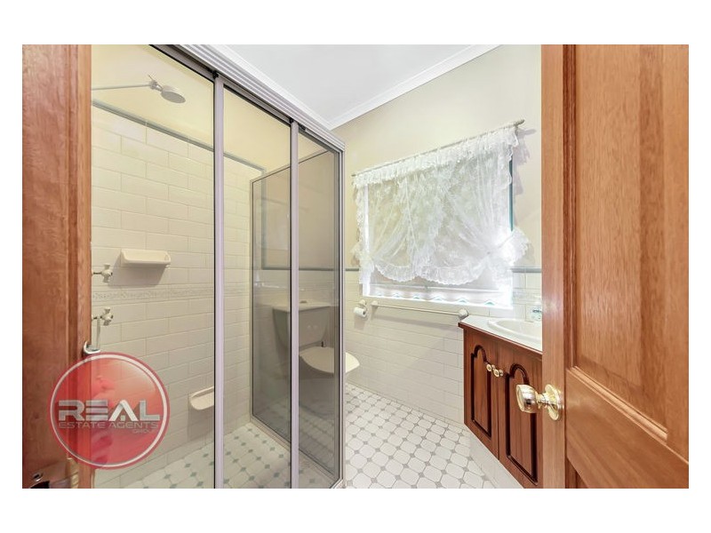 8 Pederick Court, Lewiston SA 5501