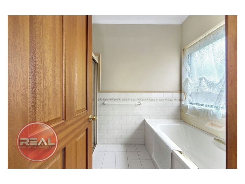 8 Pederick Court, Lewiston SA 5501