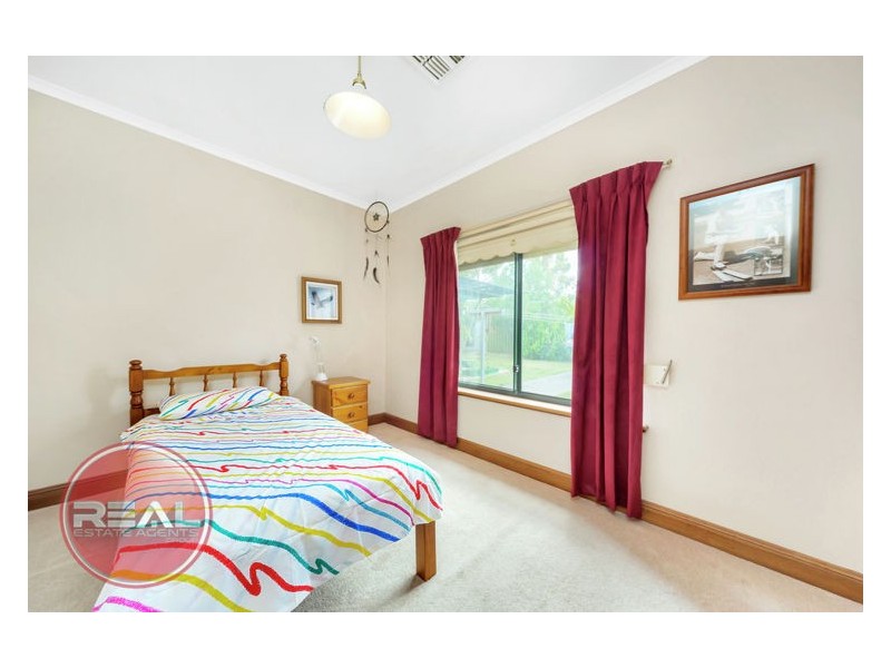 8 Pederick Court, Lewiston SA 5501