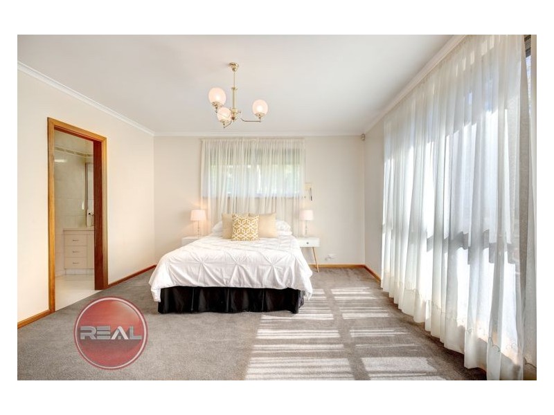 5 Woodland Grove, Aberfoyle Park SA 5159