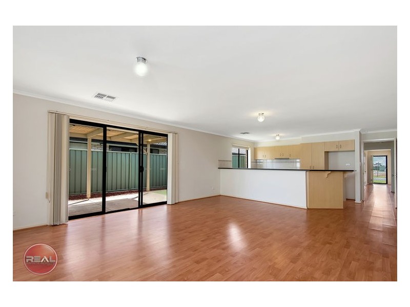 8 Orange Parade, Munno Para West SA 5115