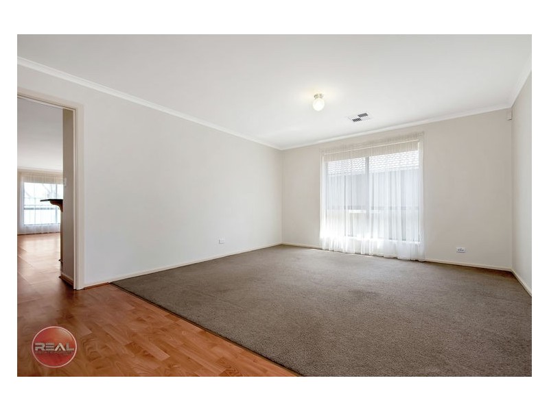 8 Orange Parade, Munno Para West SA 5115