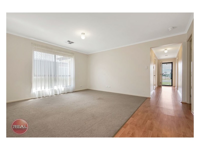8 Orange Parade, Munno Para West SA 5115