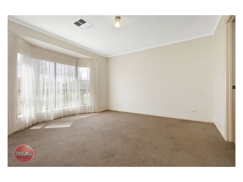 8 Orange Parade, Munno Para West SA 5115