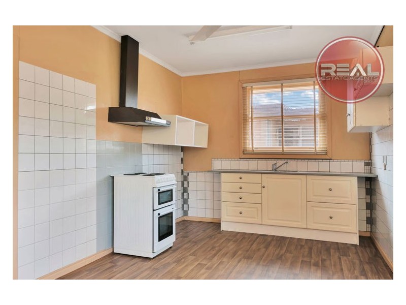 8 Lindsay Street, Elizabeth Downs SA 5113