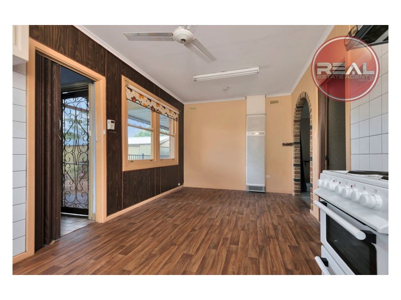 8 Lindsay Street, Elizabeth Downs SA 5113