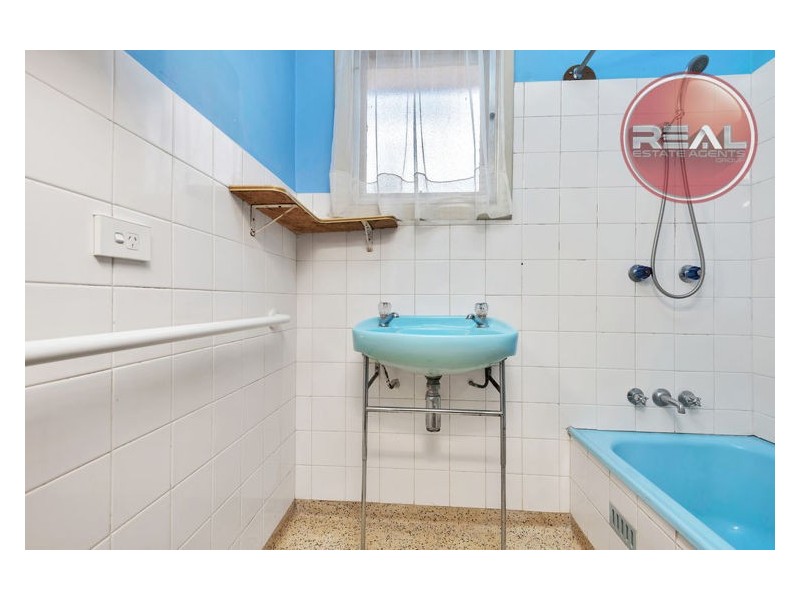 8 Lindsay Street, Elizabeth Downs SA 5113