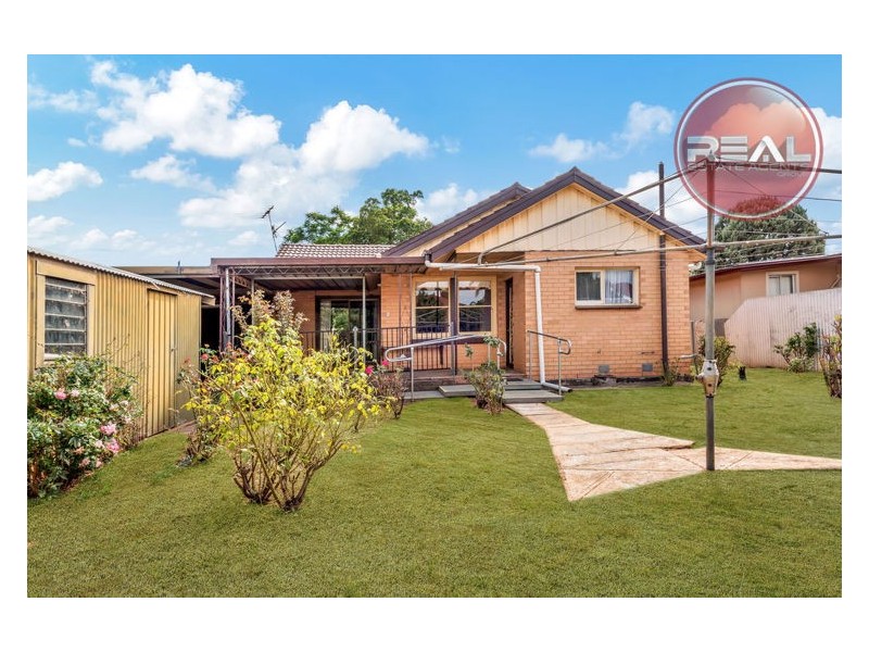 8 Lindsay Street, Elizabeth Downs SA 5113