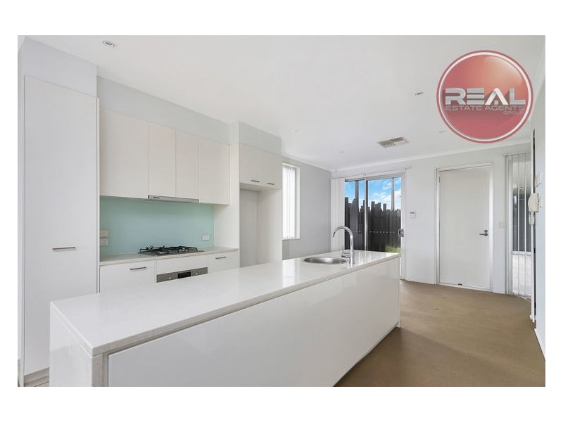 2 Yao Cove, New Port SA 5015