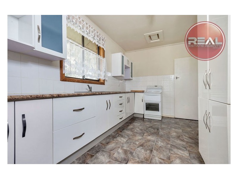 14 St Leonard Crescent, Elizabeth Downs SA 5113