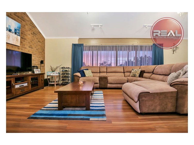 5 Kosmina Crescent, Hillbank SA 5112