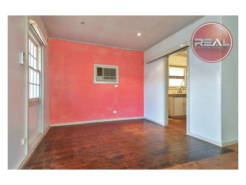 25 St Leonard Crescent, Elizabeth Downs SA 5113