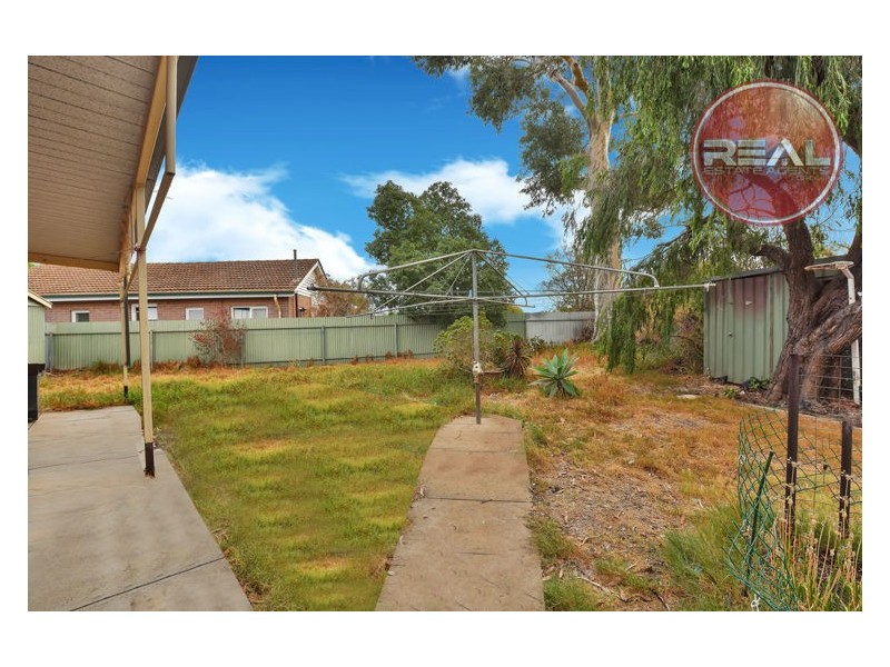 25 St Leonard Crescent, Elizabeth Downs SA 5113