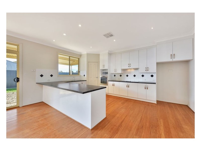 15 Railway Terrace, Freeling SA 5372