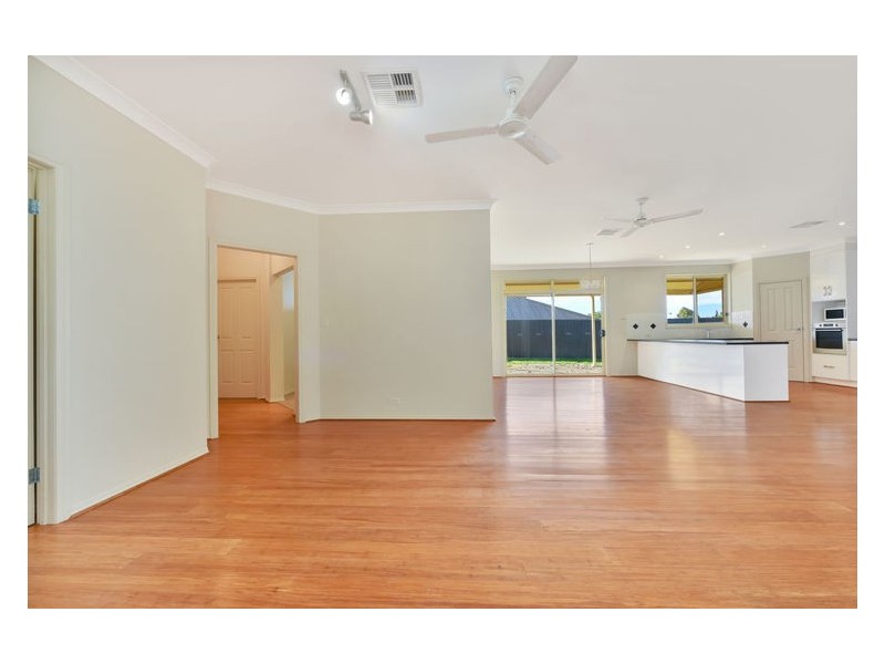 15 Railway Terrace, Freeling SA 5372