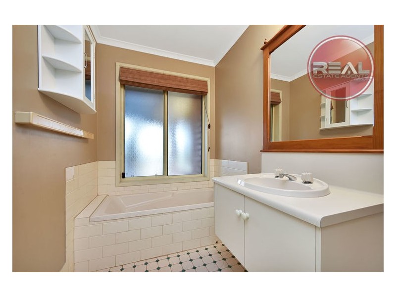 6 Jestina Court, Evanston SA 5116