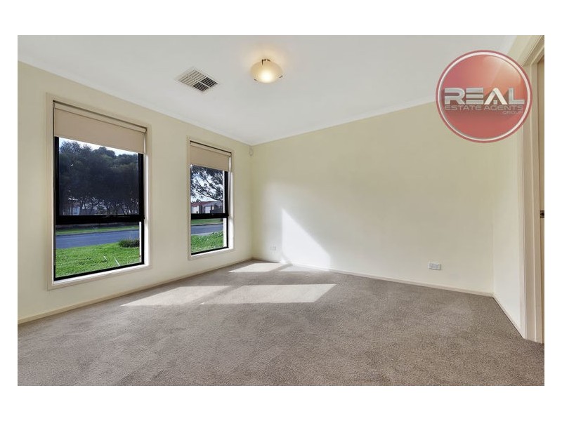 41 Lakeside Drive, Andrews Farm SA 5114